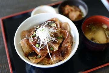 豚丼
