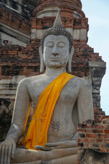 タイの仏像と仏教寺院。祈りと聖なる空間