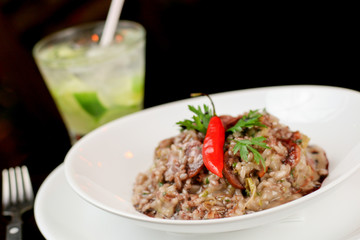 sausage risotto with alcohol caipirinha
