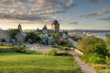 Fototapeta na wymiar Frontenac Castle in Old Quebec City in the beautiful sunrise light