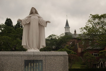 トラピスチヌ修道院のマリア像