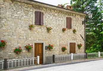 Such the beautifully decorated streets, houses and the walls can be seen in provincial Italy.