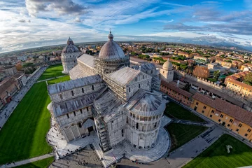 Crédence de cuisine en verre imprimé Tour de Pise PISA, ITALY - SEPTEMBER 26 2017 - Tourist taking pictures at famous leaning tower