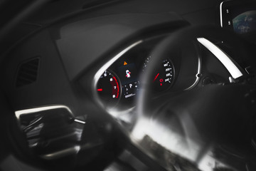 Obraz premium sign alarm ,car door opened on dashboard