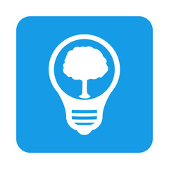 Icono plano bombilla con arbol en cuadrado azul