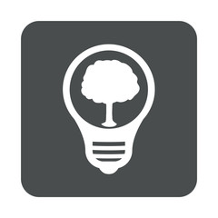 Icono plano bombilla con arbol en cuadrado gris