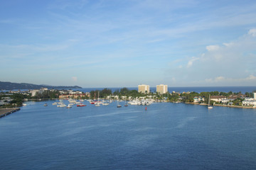 Fototapeta na wymiar Montego Bay, Jamaica, Kreuzfahrt Hafen, Blick vom Kreuzfahrtschiff 