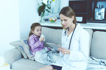 Obraz premium Young Female Doctor Hold Pad and Make Diagnosis