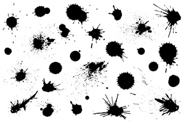 Fotobehang Set zwarte inkt spatten en druppels. Verschillende handgetekende spray designelementen. Klontjes en spatten. Geïsoleerde vectorillustratie © grumpybox