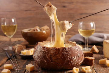 bread bowl with cheese fondue