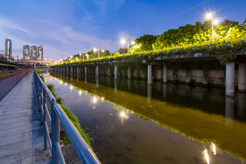 Fototapeta na wymiar Night view of Buji River in Shenzhen