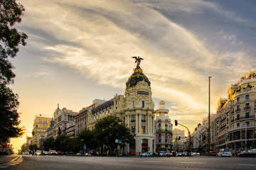 Obraz premium Panorama cittadino spagnolo. Skyline al tramonto