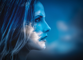 Obraz premium Double exposure of young woman and cloudy sky.
