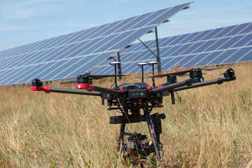 Thermografie Solarinspektion mit Drohne - obrazy, fototapety, plakaty