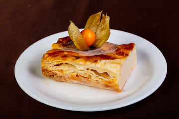 Crust layered cheesecake