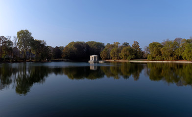 Fototapeta na wymiar Summerhouse reflection on the carp pond in Fontainebleau 