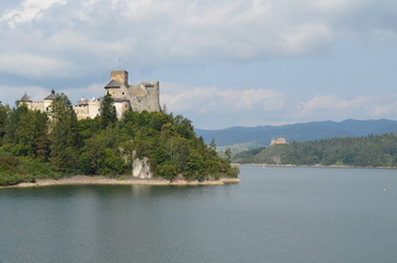 Zamek Dunajec w Niedzicy latem, Polska