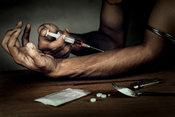 injection heroin to hand - obrazy, fototapety, plakaty