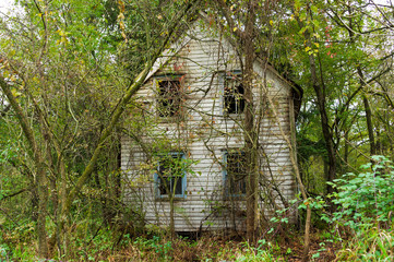 Abandoned Old House - 228717588