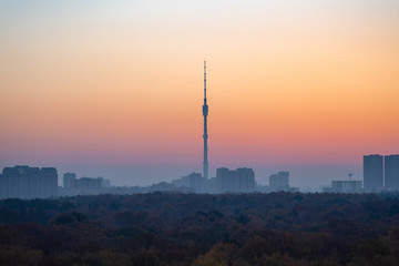 Fototapeta premium sunrise sky over city and urban park