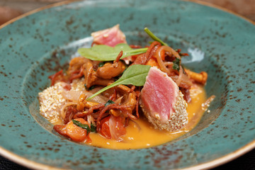 Stew with chanterelle mushrooms, salami and tuna