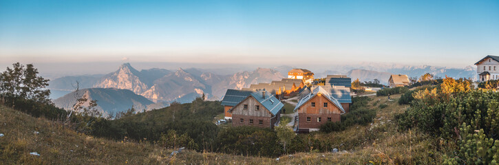 Fototapeta na wymiar Beautiful alpine view at Feuerkogel summit -Ebensee - Salzburg - Austria