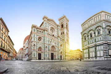 Florenz überrascht. Blick auf die Kathedrale Santa Maria del Fiore, Italien