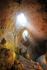 Prohodna cave