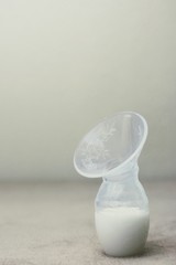 Manual Haakaa style hand breast pump for breast milk