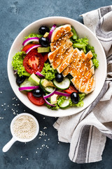 Grilled chicken breast with fresh vegetable salad