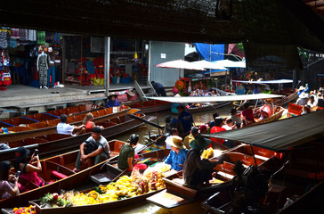 march&eacute; flottant thailande