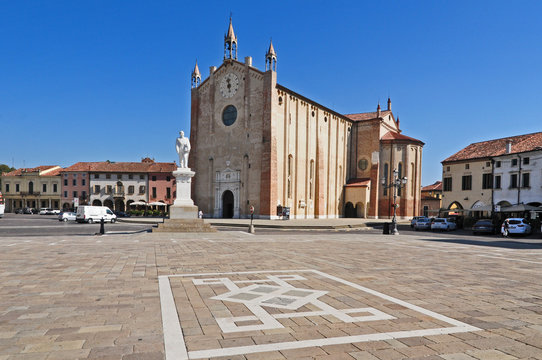 Piazza Comunale e Parrocchia Duomo di Montagnana - Padova
