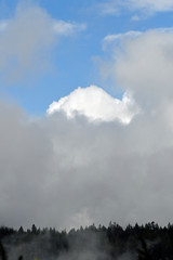 Obraz na płótnie Canvas wolkenlandschaft über dem kleinwalsertal