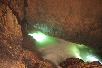 GROTTE DE VALLORBE-LAC