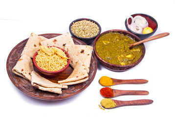 indian traditional palak paneer 