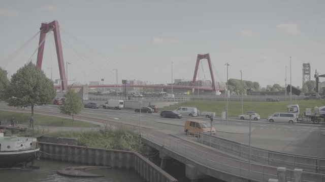 Verkeer / traffic in Rotterdam centrum/center - Ungraded S-log footage (gives you the flexibility and dynamic range.)