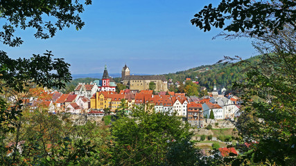 Obraz premium Famous medieval town Loket with castle above Ohre river, (attractive movie set location, James Bond Casino Royale) Karlovy Vary, Czech Republic