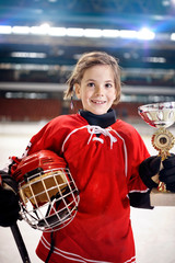 Naklejka premium portrait of girl player ice hockey winner trophy.