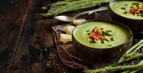 Foto auf Alu-Dibond Creamy asparagus soup © katrinshine