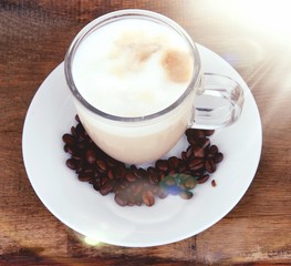 Cup of delicious coffee - Brown wooden background - Good morning - Cappuccino - Kaffeebohnen 