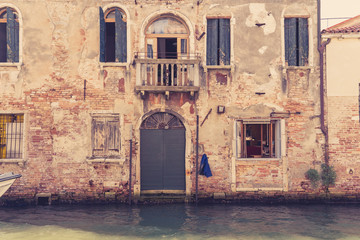 Fototapeta na wymiar Beautiful view of the scenic canals with ancient buildings of Venice Italy
