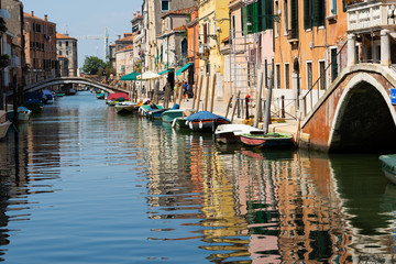 Fototapeta na wymiar Beautiful view of the scenic canals with ancient buildings of Venice Italy