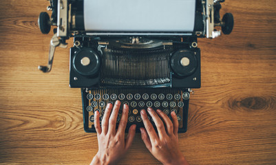 Typing on the vintage typewriter
 - obrazy, fototapety, plakaty