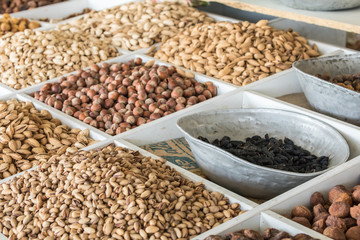 Obraz premium Dried fruits and nuts on local food market in Tashkent, Uzbekistan