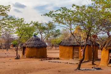 Maison typique tribu Himba Namibie Tipi Hutte terre