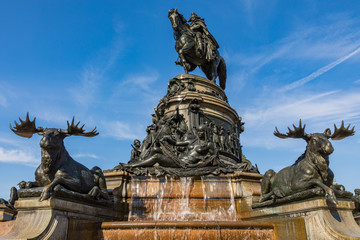 Fototapeta na wymiar George Washington monument in Philadelphia. The statue designed in 1897 by Rudolf Siemering (1835-1905).