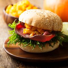 Roast beef burger with pumpkin chutney