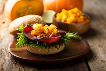 Roast beef burger with pumpkin chutney