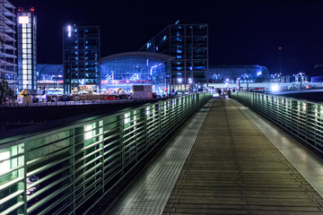 Fototapeta premium Berlino, stazione centrale dei treni di notte