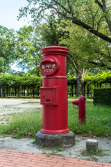 Fototapeta na wymiar 旧式の郵便ポスト３